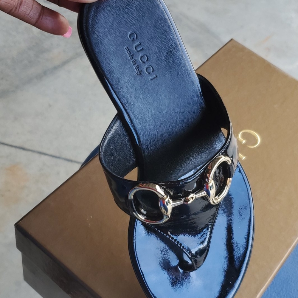 Sandles